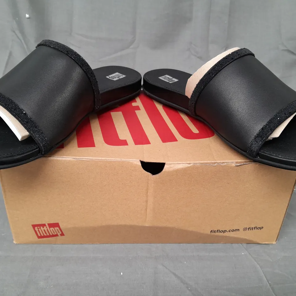 BOXED PAIR OF FITFLOP LEATHER SLIDES IN BLACK UK SIZE 7