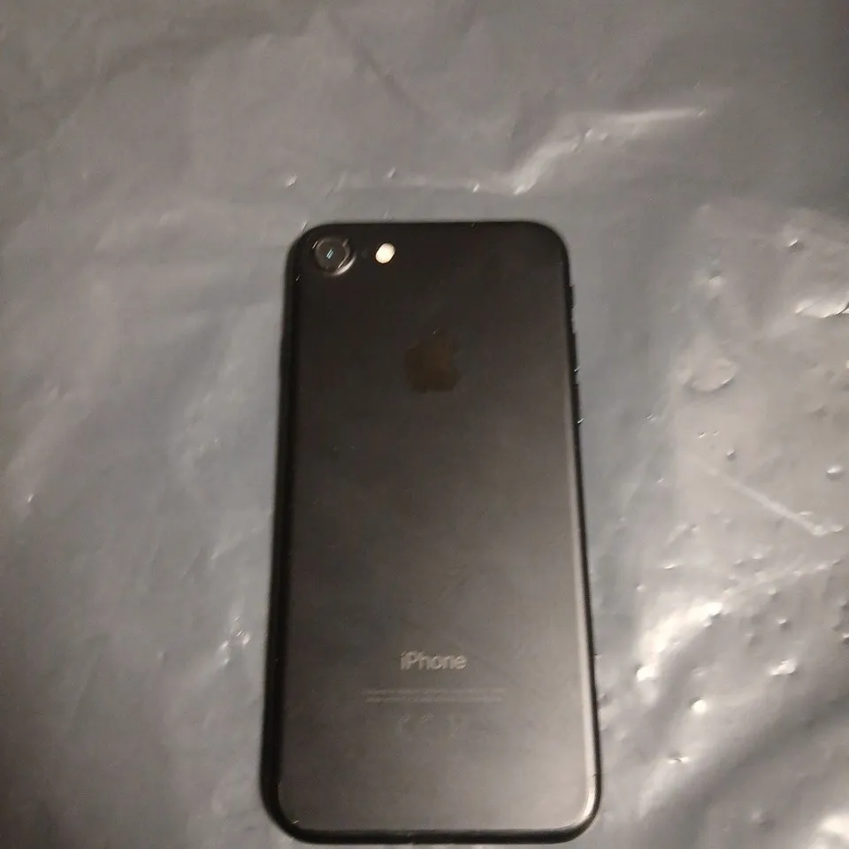 APPLE IPHONE  - BLACK 