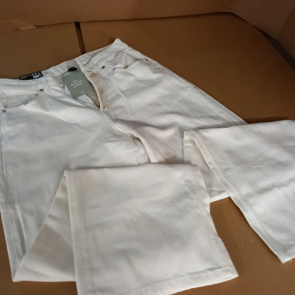 DIVIDED 90'S BAGGY JEANS IN WHITE - UK 12