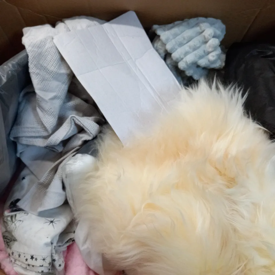 LARGE BOX OF ASSORTED CLOTHING ITEMS 