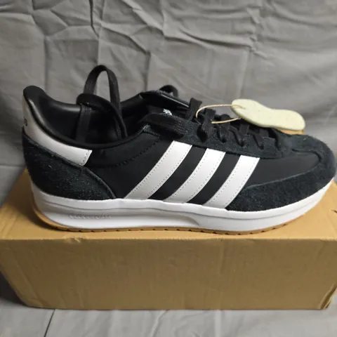 BOXED PAIR OF ADIDAS TRAINERS - UK SIZE 8