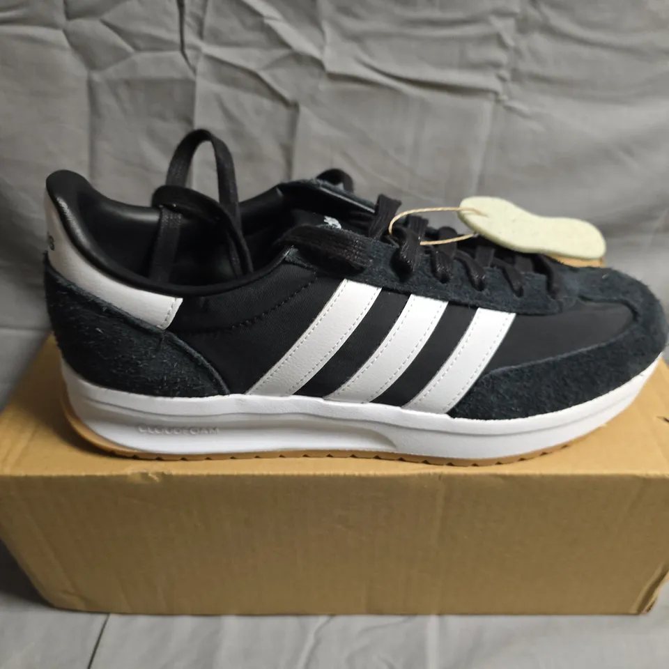 BOXED PAIR OF ADIDAS TRAINERS - UK SIZE 8