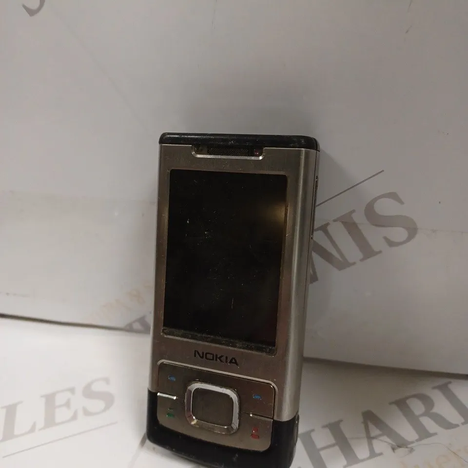 NOKIA RM-240 MOBILE PHONE 