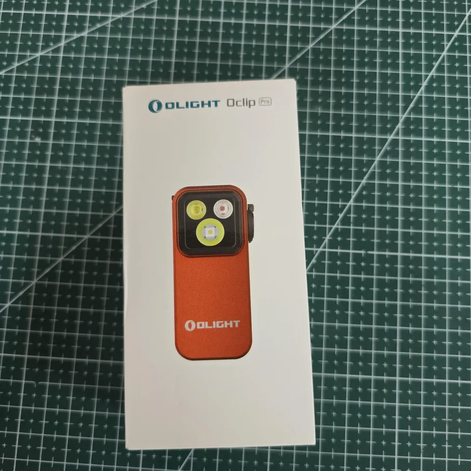 TOTE OF APPROXIMATELY 20 ASSORTED ITEMS TO INCLUDE: OLIGHT OCLIP