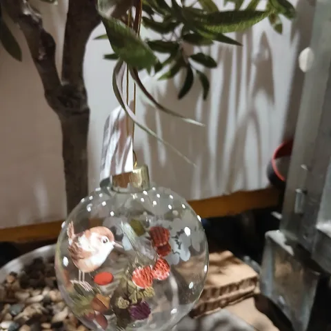 TWELVE GISELA GRAHAM LONDON GLASS CHRISTMAS ROBIN BAUBLES