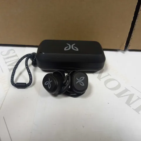 JAYBIRD VISTA EAR BUDS AND CHARGING CASE