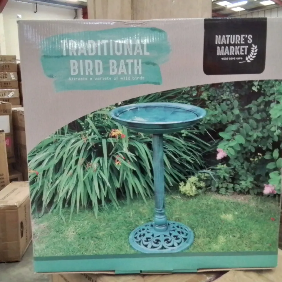 BOXED TRADITIONAL BIRD BATH