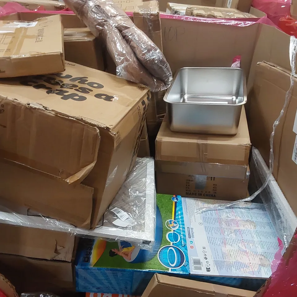 PALLET OF ASSORTED ITEMS INCLUDING: BESTWAY INFLATABLE POOLS, KIDS SCOOTERS, GARDEN CART, FOAM CUSHION ECT
