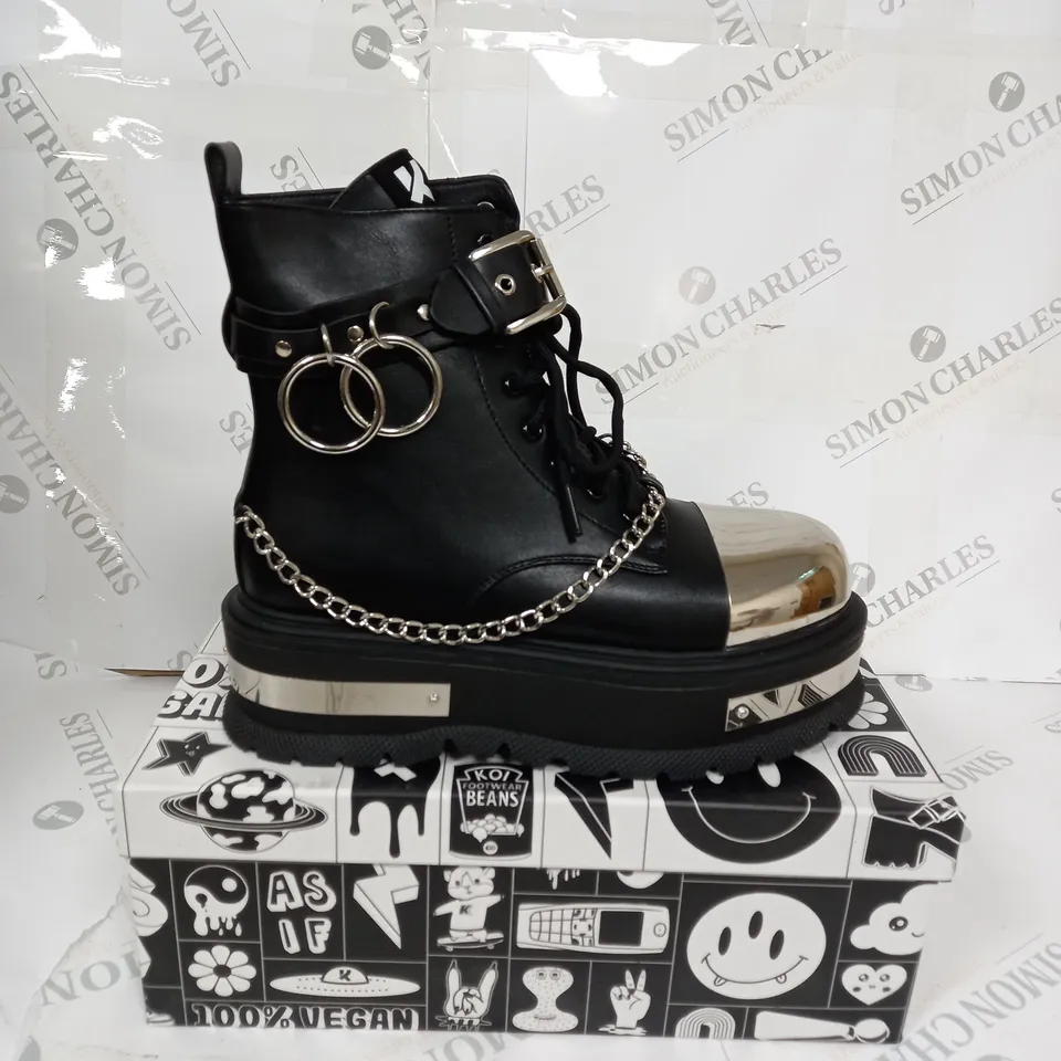 BOXED KOI FOOTWEAR BORIN HARDWARE PLATFORM BOOTS SIZE 6