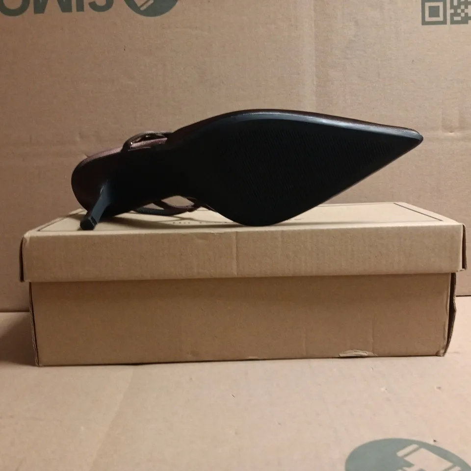 BOXED PAIR OF ON FEET & IN LOVE POINTED TOE SLINGBACK STILETTO HEEL SHOES IN CHOCOLATE SIZE EU 40