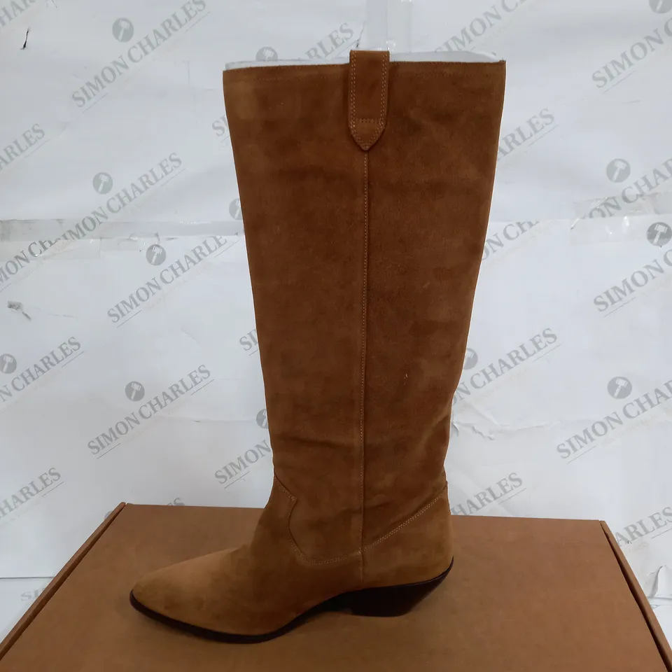 BOXED PAIR OF BODEN BROWN BOOTS SIZE 42 