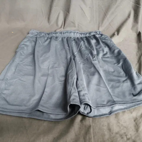 NIKE LOGO CASUAL SHORTS - SIZE L