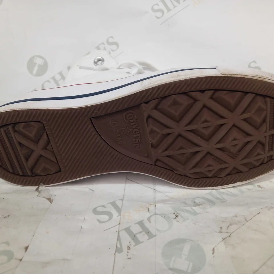 BOXED PAIR OF CONVERSE ALL STAR CANVAS SHOES IN WHITE UK SIZE 5