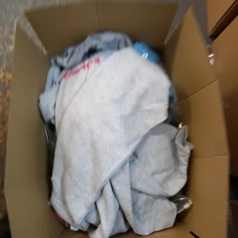 LOT OF ASSORTED CLOTHING ITEMS AND ACCESSORIES TO INCLUDE; T-SHIRTS, JUMPERS ETC