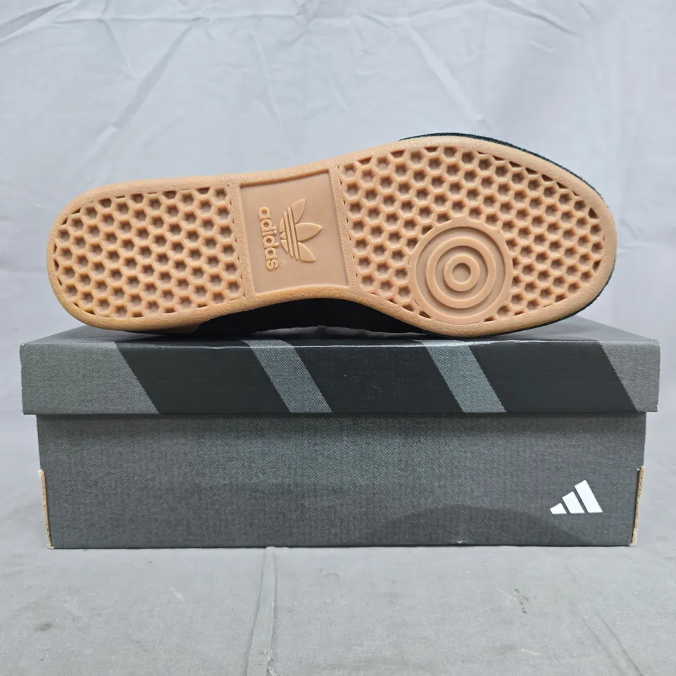 BOXED PAIR OF ADIDAS MUNDIAL GOAL SHOES IN BLACK SIZE UK 9