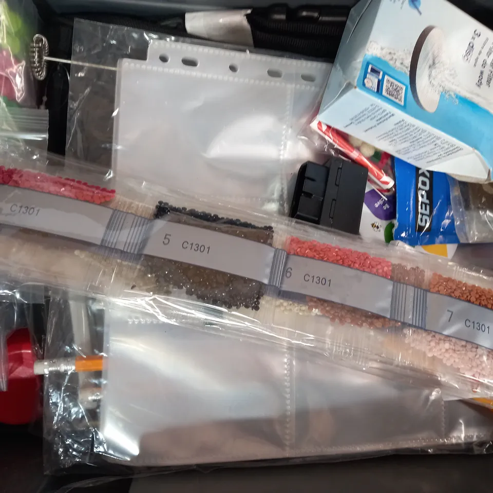 LOT OF APPROXIMATELY 10 ASSORTED HOUSEHOLD ITEMS TO INCLUDE STEEL WOVEN WIRE MESH, HB PENCILS, POCKET PRAYER MAT, ETC