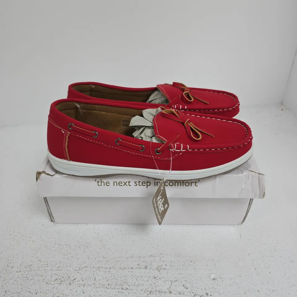 BOXED PAIR OF DR KELLER LADIES COMFORT CASUAS IN RED - SIZE 5
