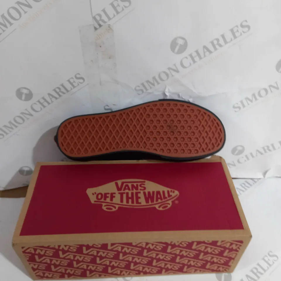 BOXED PAIR OF VANS BLACK/BACK AUTHENTIC UK 6.5