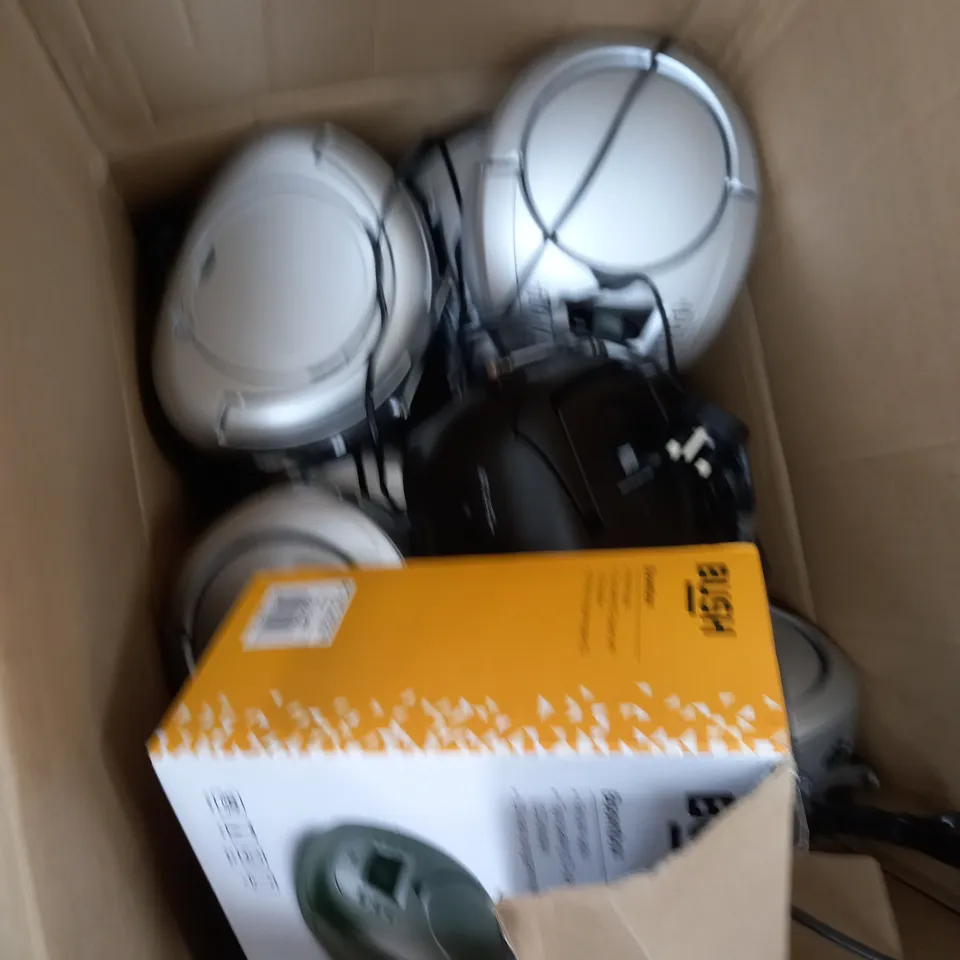 BOX OF APPROXIMATELY 15 ITEMS TO INCLUDE BUSH RADIO BOOMBOX, CASSETTE BOOMBOX, CD PLAYER ETC
