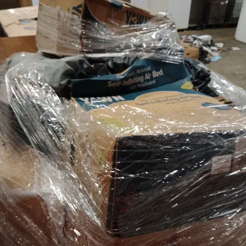 PALLET CONTAINING A LARGE QUANTITY OF SELF INFLATING AIR BEDS