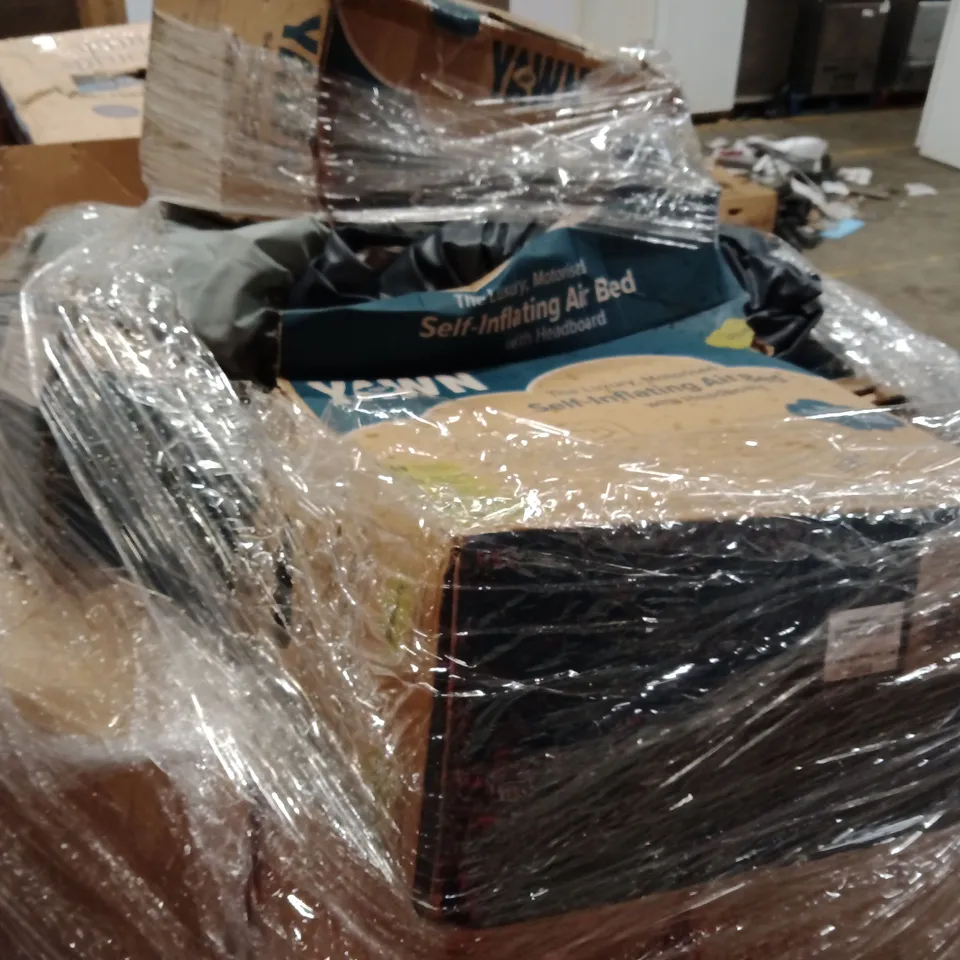 PALLET CONTAINING A LARGE QUANTITY OF SELF INFLATING AIR BEDS