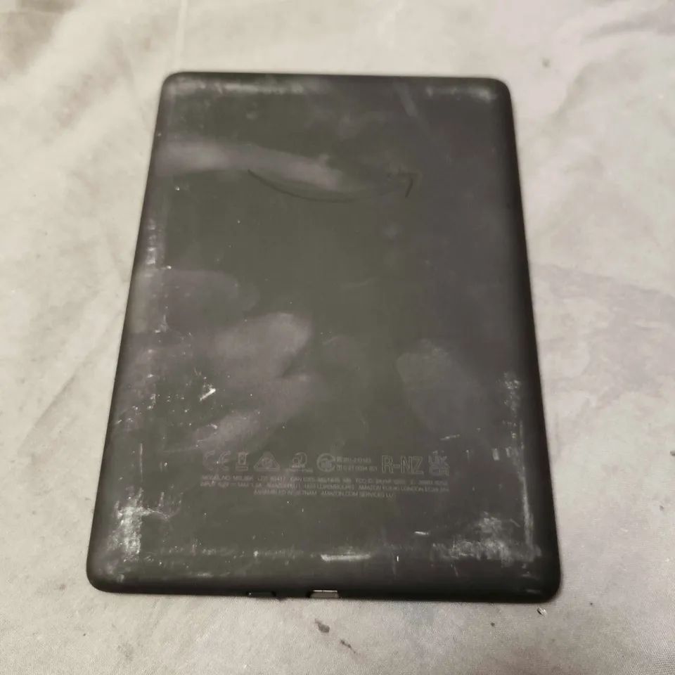 AMAZON KINDLE PAPERWHITE E-READER