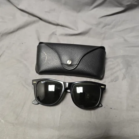 RAY-BAN SUNGLASSES – BLACK FRAME