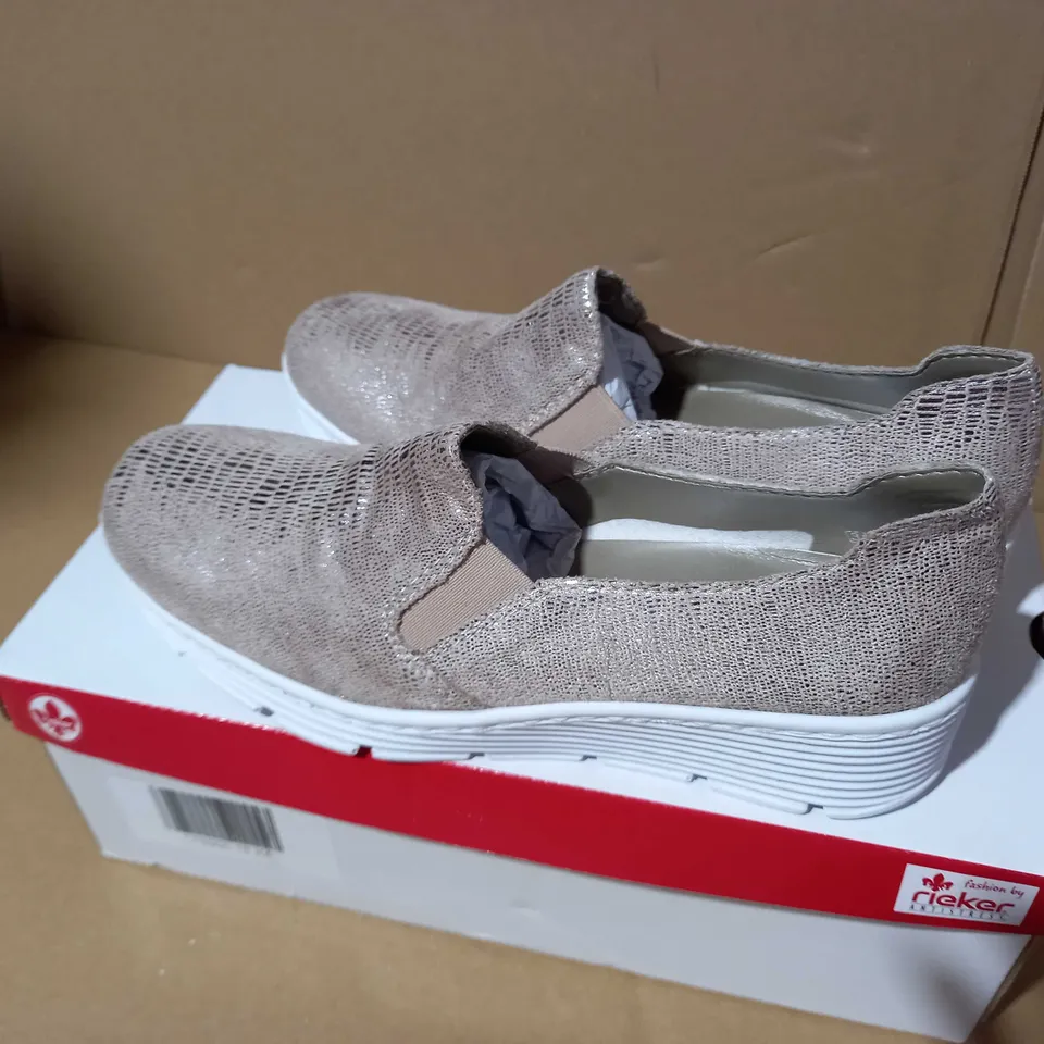 RIEKER CASUAL SLIP ON WEDGE SHOE - UK SIZE 4, ROSE GOLD 