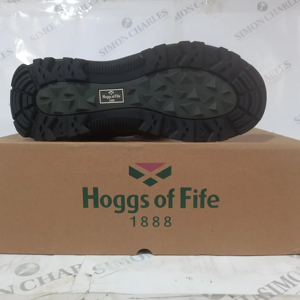 BOXED PAIR OF HOGS OF FIRE NEVIS HIKING BOOTS IN GREEN UK SIZE 9
