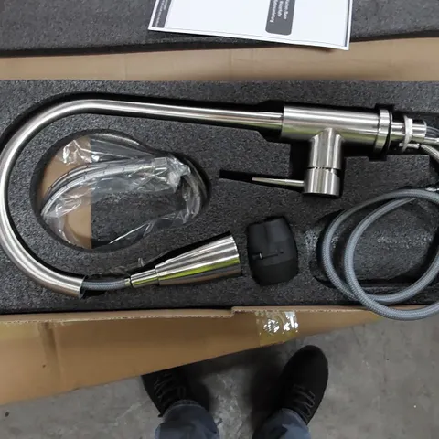 BOXED MOSELEY PULL OUT TOUCHLESS SINGLE LEVER SHOWER HEAD (1 BOX)