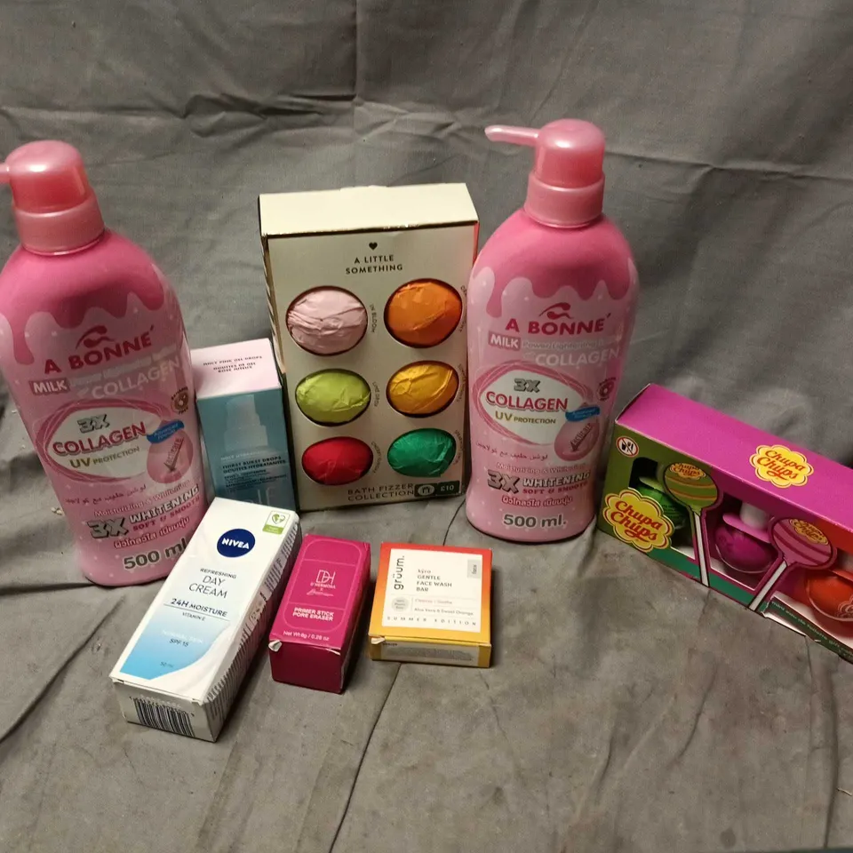APPROXIMATELY 20 ASSORTED HEALTH & BEAUTY PRODUCTS TO INCLUDE A BONNIE MILK POWER LIGHTNING LOTION, NIVEA DAY CREAM, GRUUM GENTLE FACE WASH BAR, ETC