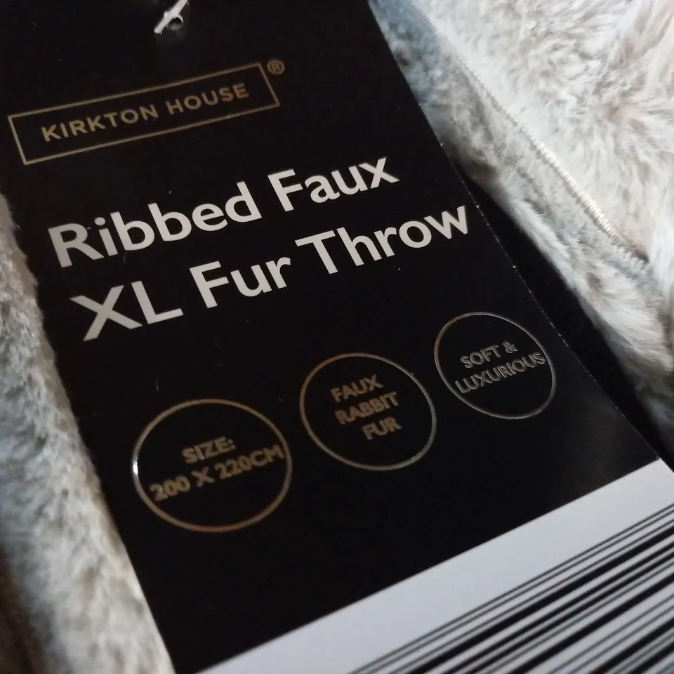 GREY RIBBED FAUX FUR XL THROW - 200X220CM