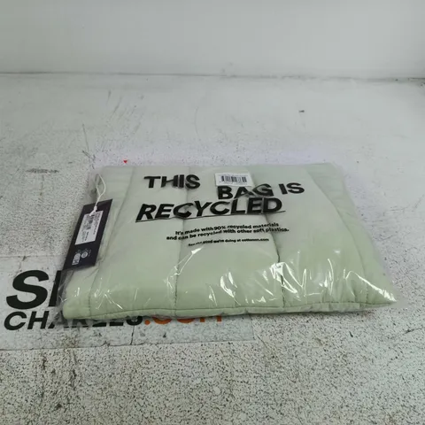 BOX OF APPROXIMATELY 20 CLOUDLITE LAPTOP CLUTCH ICE MATCHA