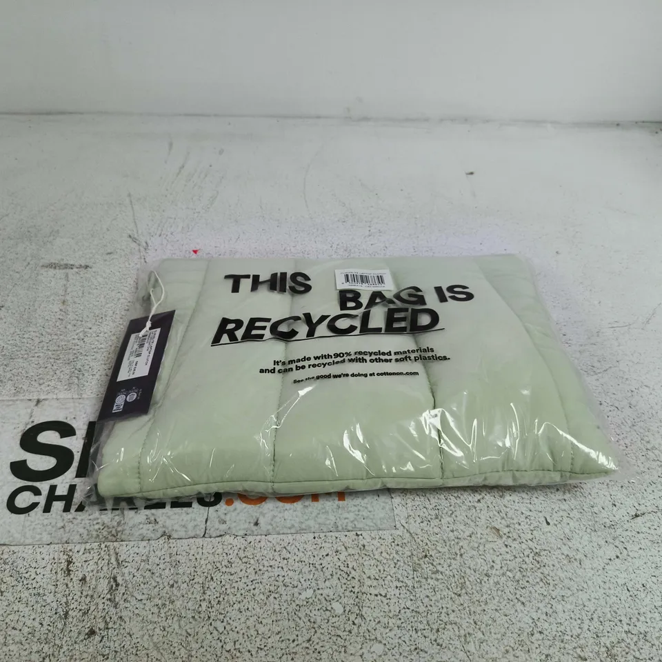 BOX OF APPROXIMATELY 20 CLOUDLITE LAPTOP CLUTCH ICE MATCHA