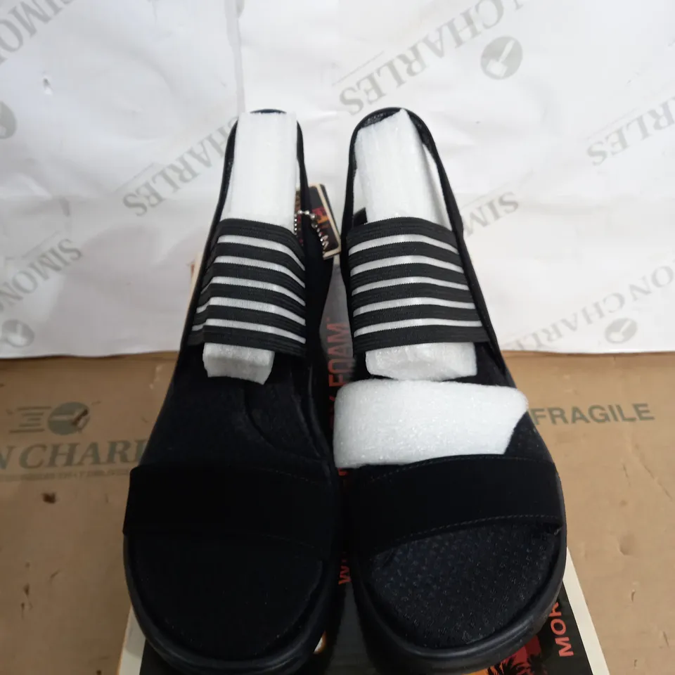 SKECHERS RUMBLERS SHOES SIZE 5