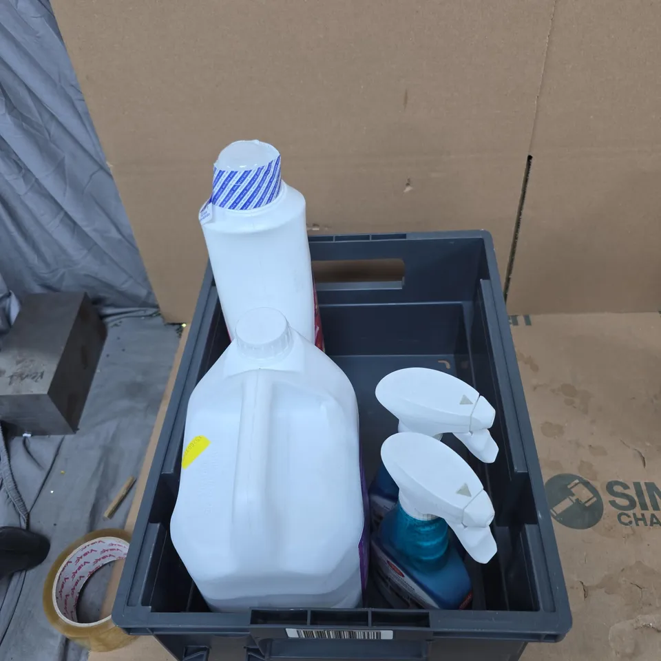 TOTE OF APPROXIMATELY 5 ASSORTED LIQUIDS TO INCLUDE: COMFORT FRESH 160 WASHES 