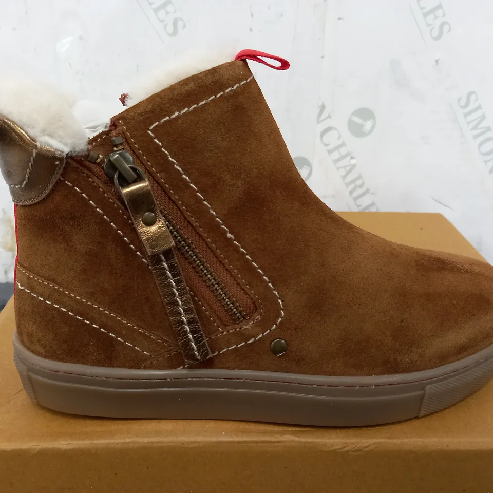WHITE STUFF SHEARLING ZIP CUPSOLE BOOTS IN BROWN - SIZE 3