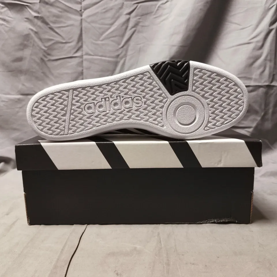 BOXED PAIR OF ADIDAS HOOPS 4.0 SHOES IN WHITE/BLACK SIZE UK 10