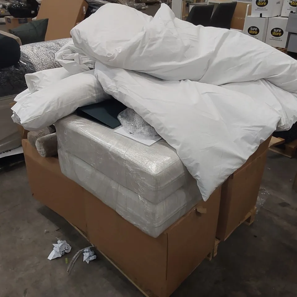 PALLET OF ASSORTED HOME FURNISHINGS AND SHOWROOM HOUSING DECORATIONS INCLUDING: BEDDING, PILLOWS, SOFA CUSHIONS, FAKE PLANTS, PICTURE FRAMES ECT