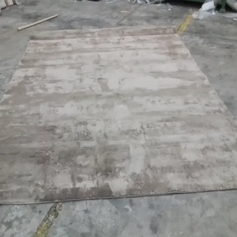 QUALITY DESIGNER AREA RUG - APPROXIMATELY 282X200