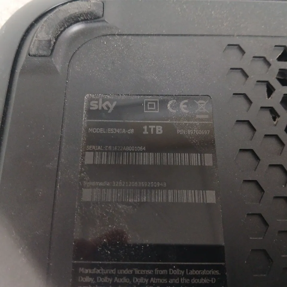 SKY 1TB SET-TOP BOX (ES340A-D8) BOXED WITH PLUG AND REMOTE CONTROL