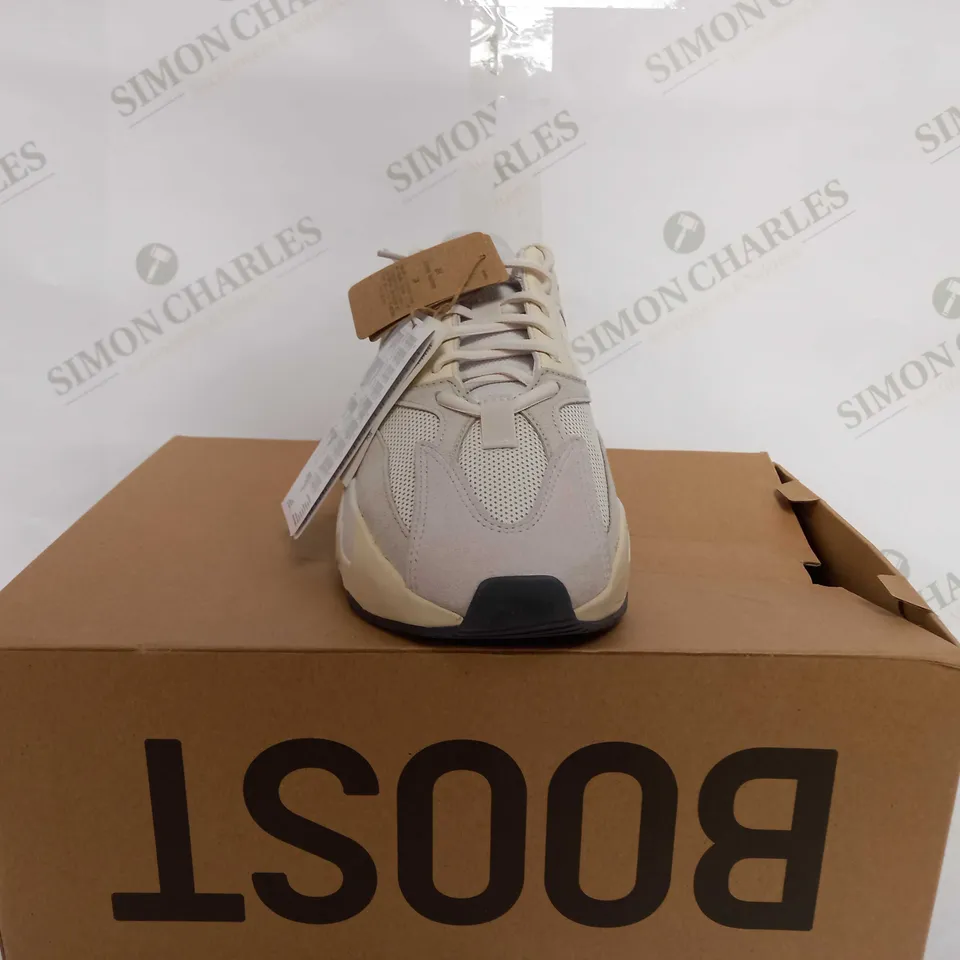 ADIDAS YEEZY BOOST 700 - UK 8