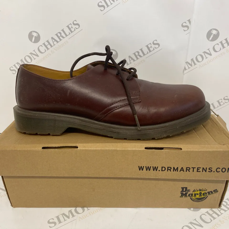 BOXED PAIR OF DR MARTENS SHOES SIZE 10