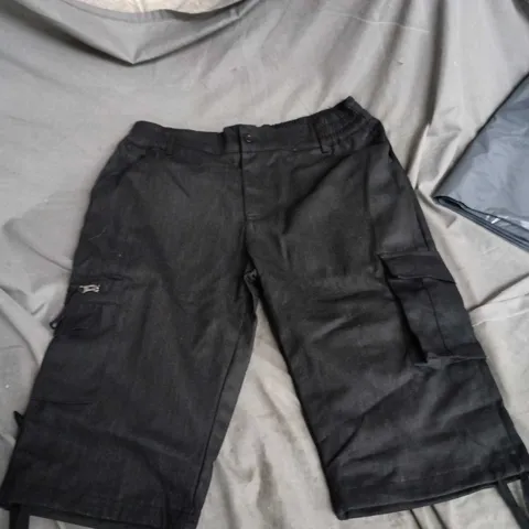 BLACK CARGO SHORTS – UNBRANDED SIZE L