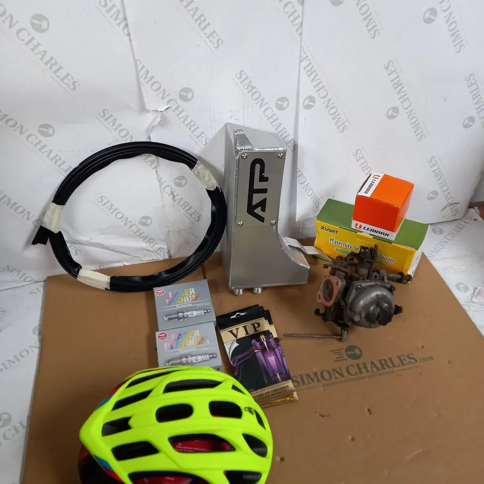 LOT OF ASSORTED VEHICLE ITEMS TO INCLUDE HELMETS, AIR FRESHNERS AND MATERNITY SEATBELT ADJUSTER