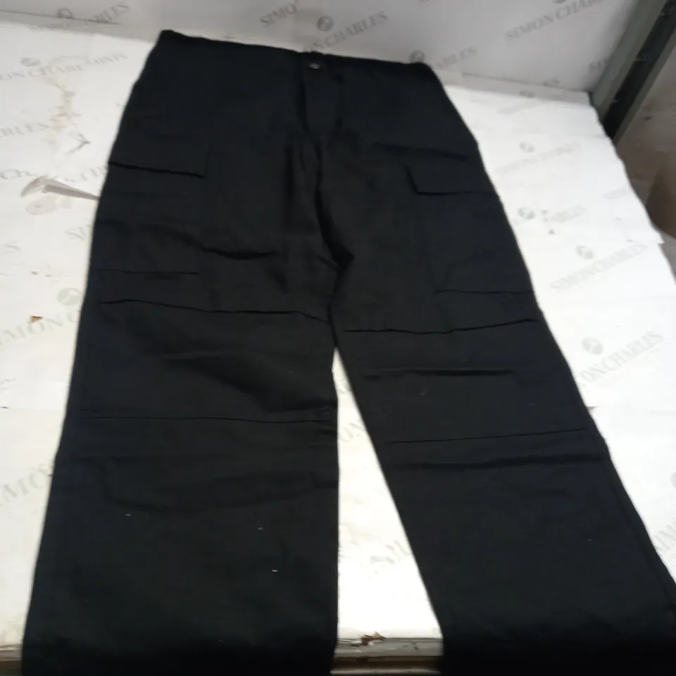 CARHARTT BLACK CARGOS SIZE L 
