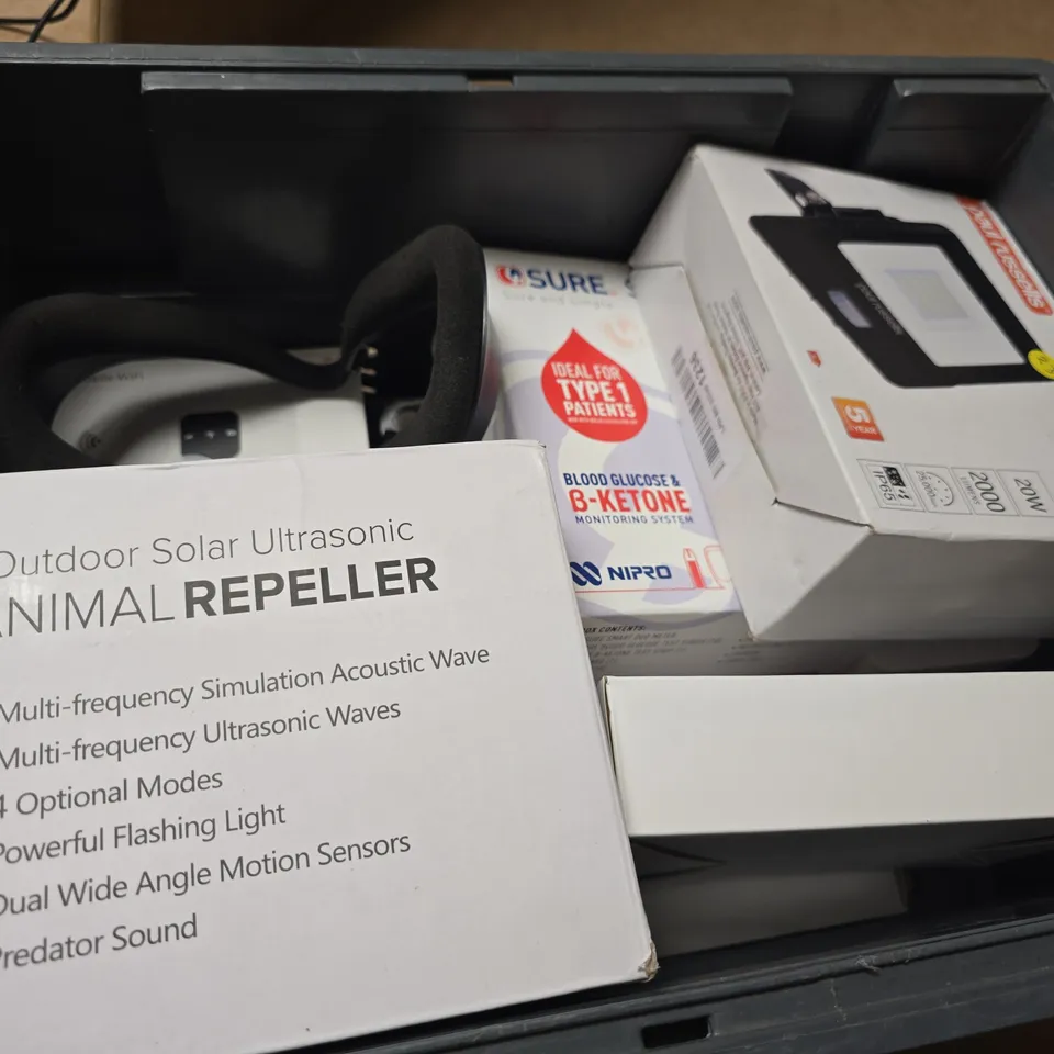 APPROXIMATELY 9 ASSORTED ELECTRICAL ITEMS TO INCLUDE SURE SMART DUO, TONMOM LAPTOP STAND, LED FLOODLIGHT, ETC