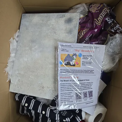 APPROXIMATELY 15 ASSORTED HOUSEHOLD PRODUCTS TO INCLUDE TOILET ROLL, DECORATIVE ART, CLOTHING ETC