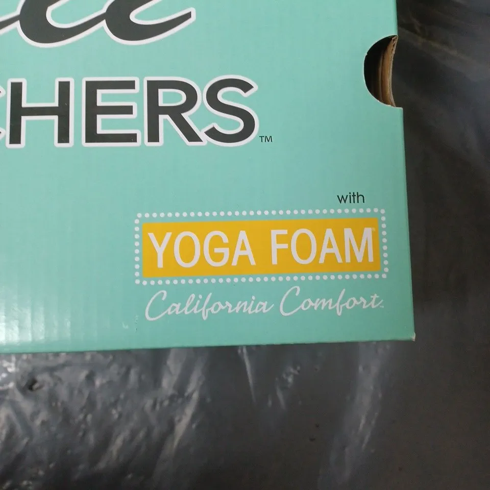 BOXED PAIR OF YOGA FOAM CALI SKECHERS SANDALS UK SIZE 6