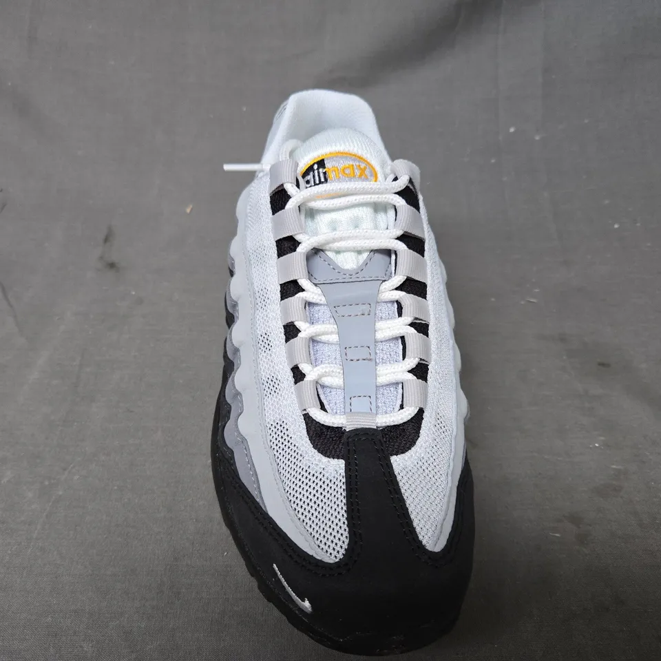 BOXED PAIR OF NIKE AIR MAX 95 SHOES IN BLACK/GREY/GOLD UK SIZE 5.5